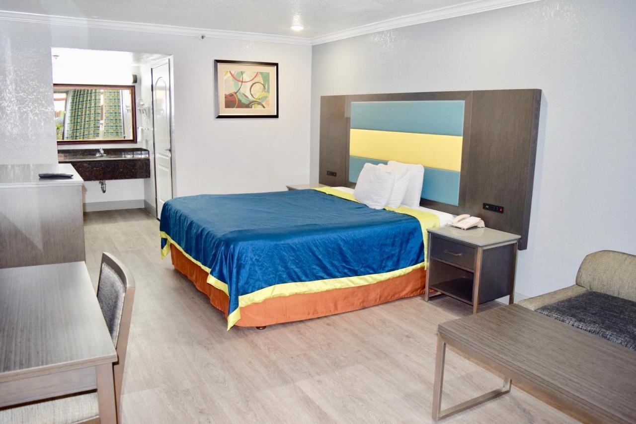 Budget Inn Ла Пуенте Екстериор снимка
