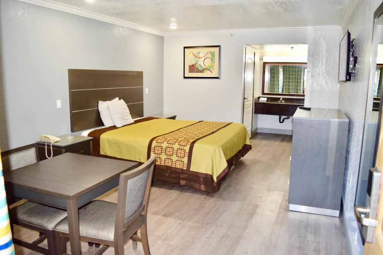 Budget Inn Ла Пуенте Екстериор снимка