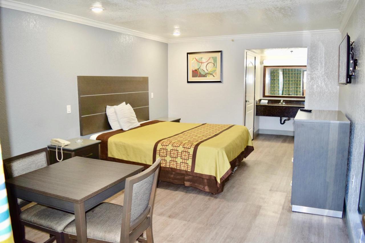 Budget Inn Ла Пуенте Екстериор снимка