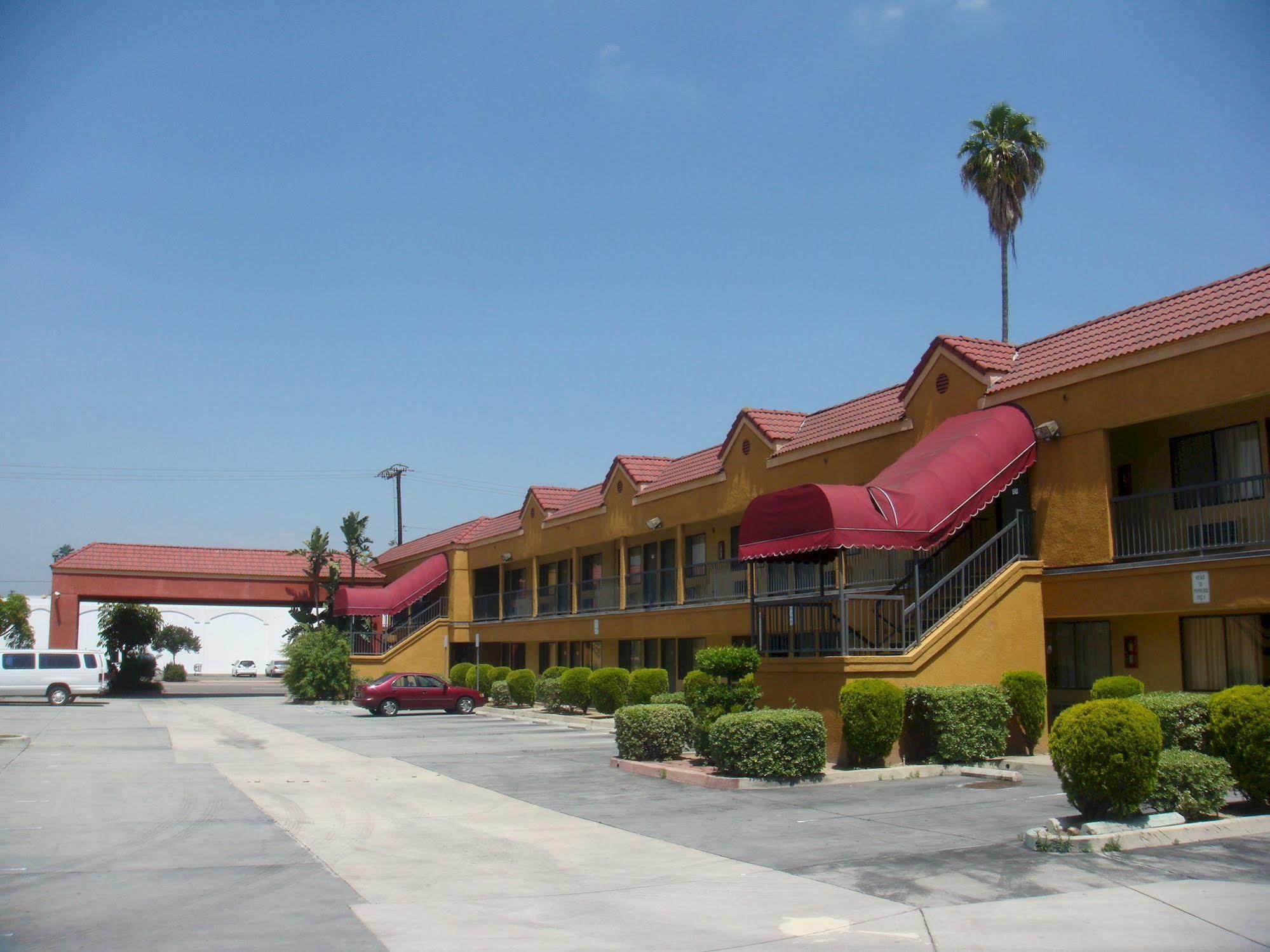 Budget Inn Ла Пуенте Екстериор снимка