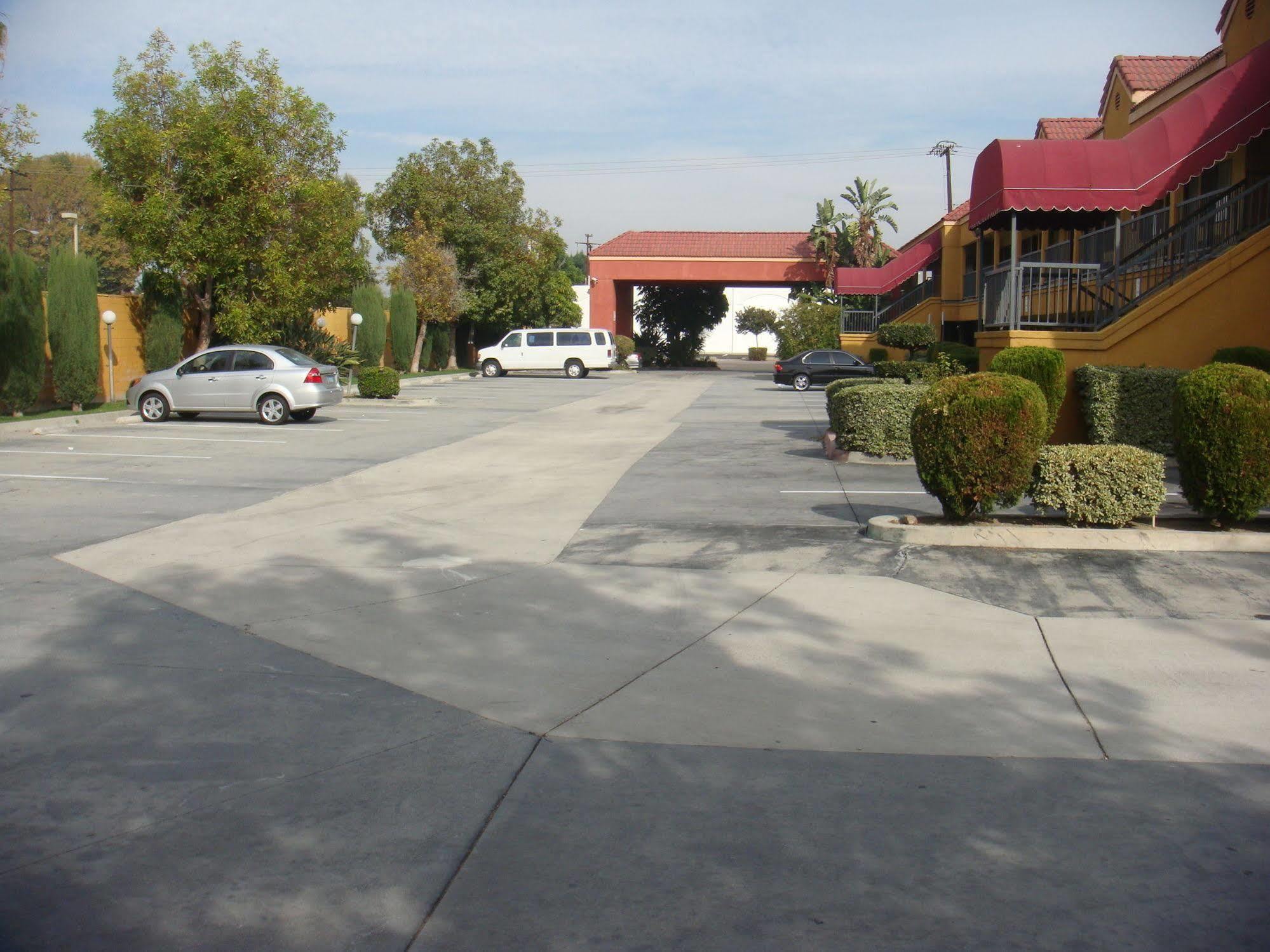 Budget Inn Ла Пуенте Екстериор снимка