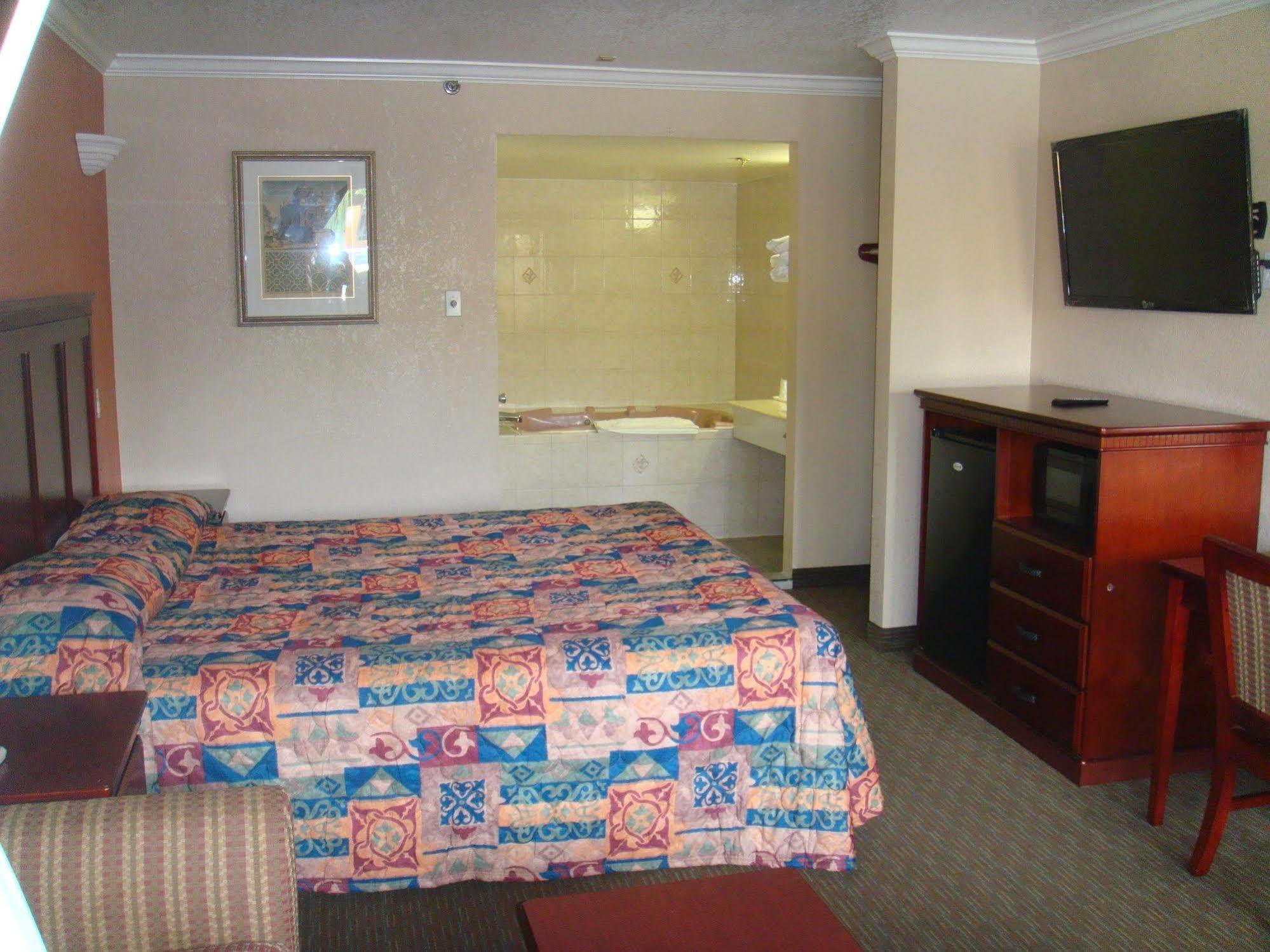 Budget Inn Ла Пуенте Екстериор снимка