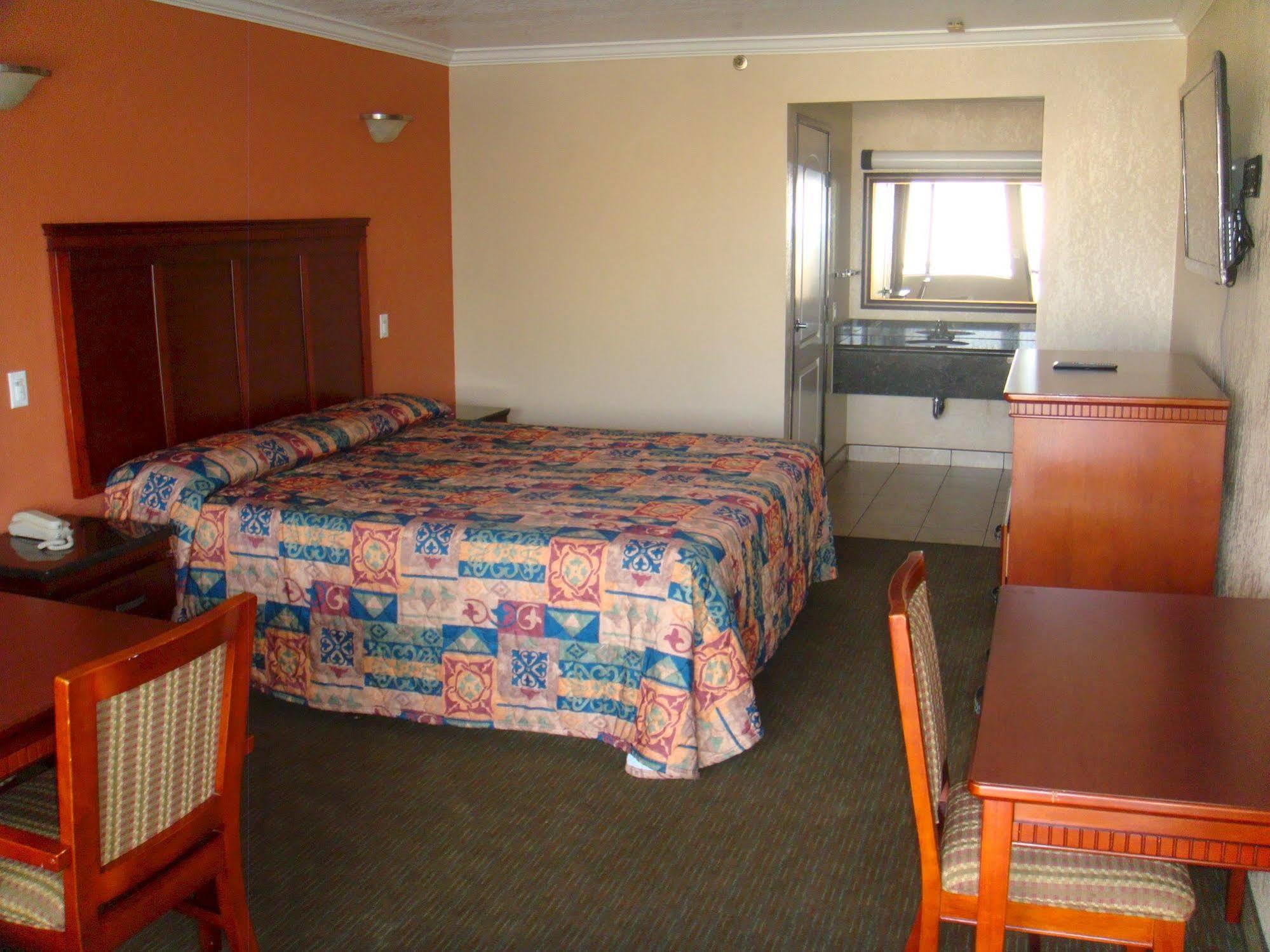 Budget Inn Ла Пуенте Екстериор снимка